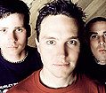 Blink-182 лишились гитариста и вокалиста - Траур у фанатов и фанаток известной панк-поп группы Blink-182: команду неожиданно покинул гитарист &hellip;