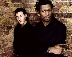 Massive Attack анонсировали новый сингл &quot;four walls&quot;