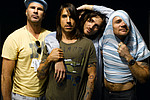Red Hot Chili Peppers рекламируют свой альбом на улице - Рокеры Red Hot Chili Peppers привлекли известного американского граффитти-художника Тьерри Гетта к &hellip;