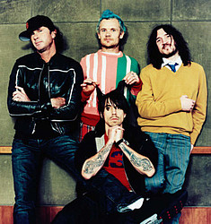 Red Hot Chili Peppers взорвут музыкальную бомбу в конце лета